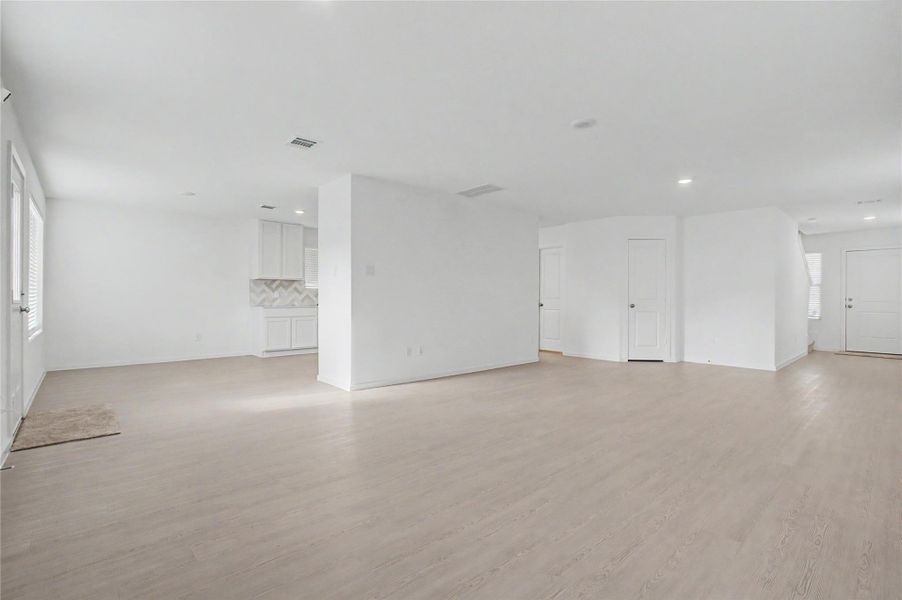 Spacious, unfurnished interior of a new home in Sunterra, Katy (Image 23).