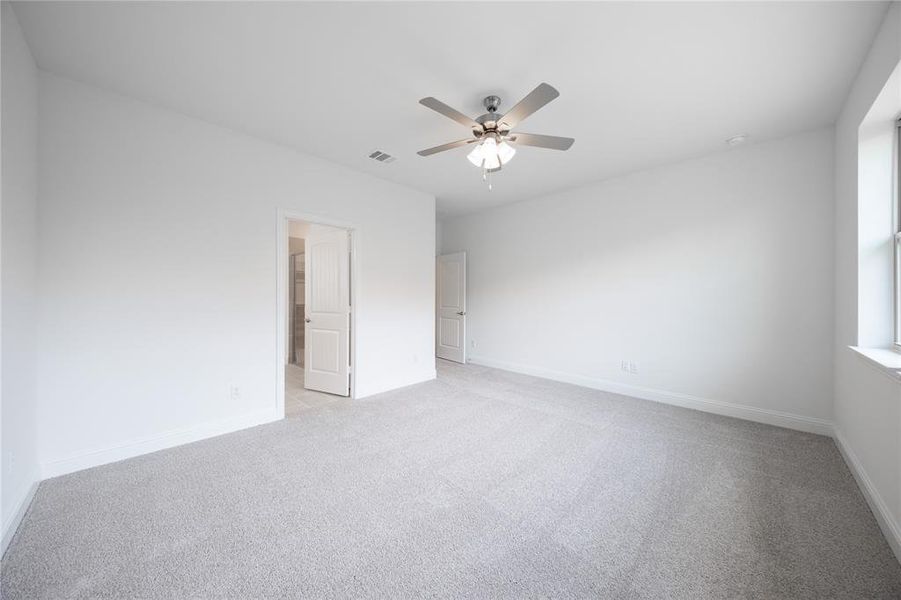 Spacious, unfurnished interior of a new home in Valencia on the Lake: Valencia 50s, Little Elm (Image 25). Spacious, unfurnished interior of a new home in Valencia on the Lake: Valencia 50s, Little Elm (Image 25).