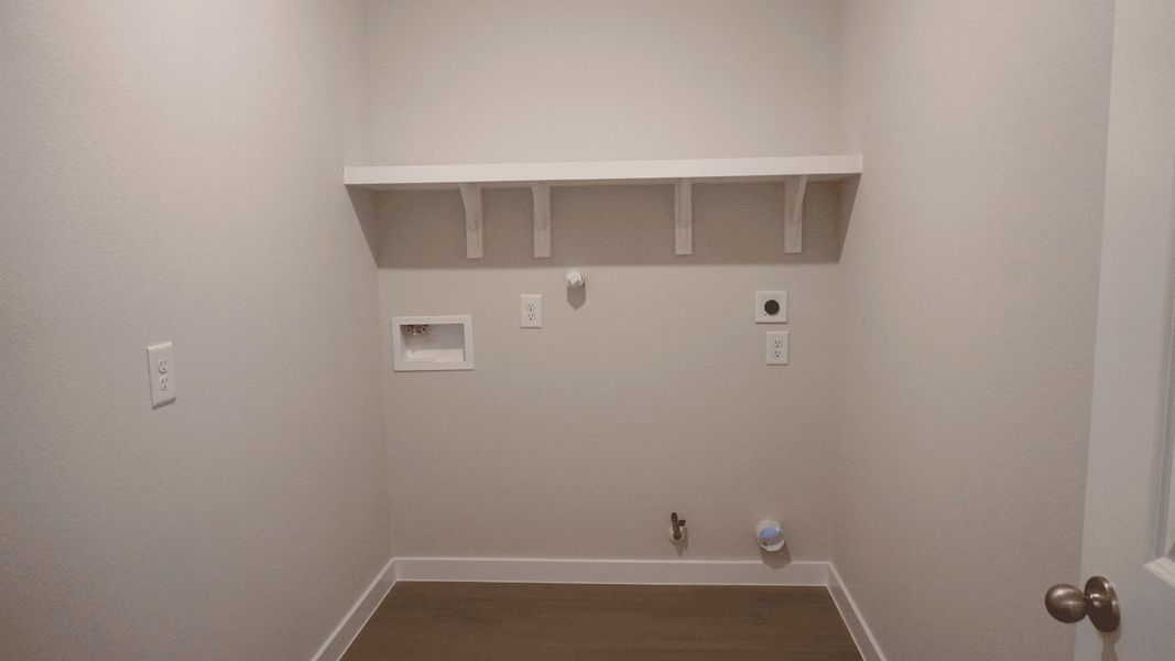 Spacious, unfurnished interior of a new home in London Towne, Corpus Christi (Image 15).