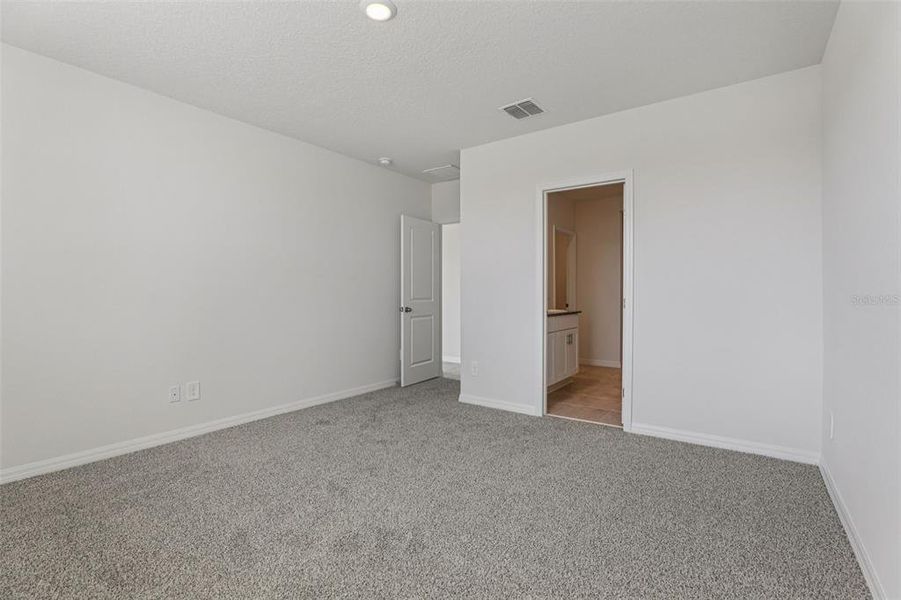 Spacious, unfurnished interior of a new home in Crosswinds - Signature Series, Haines City (Image 35).