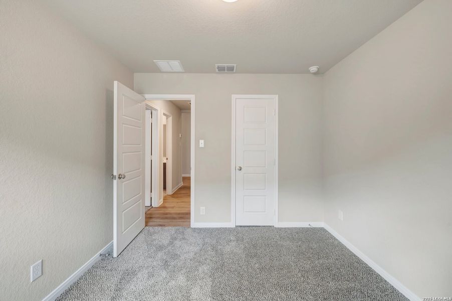 Spacious, unfurnished interior of a new home in Greenspoint Heights, Seguin (Image 18).