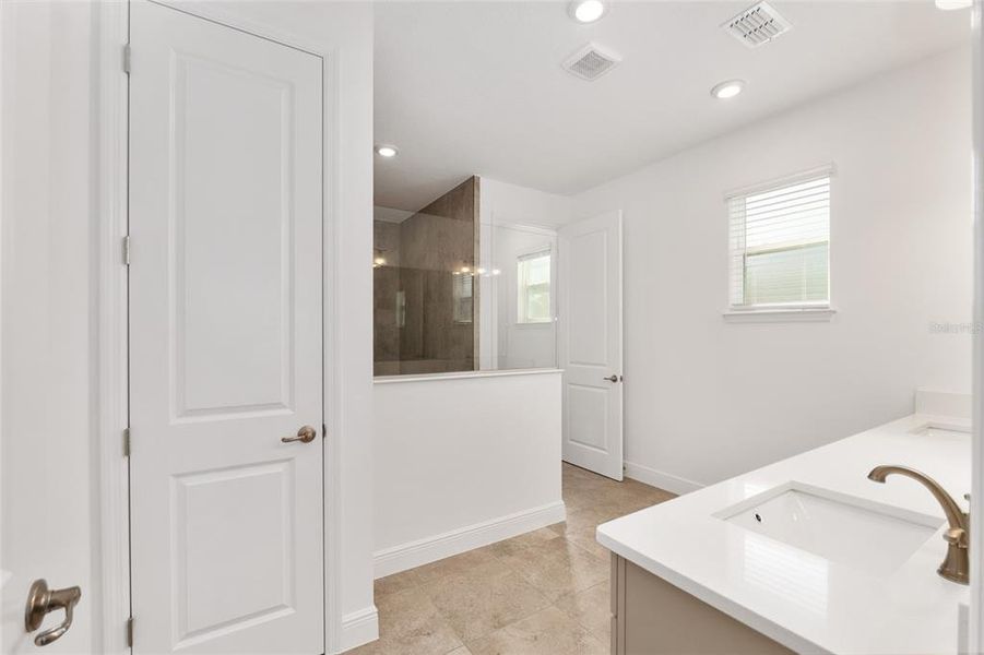 Furnished interior view inside a new home in , Ocala (Image 9).