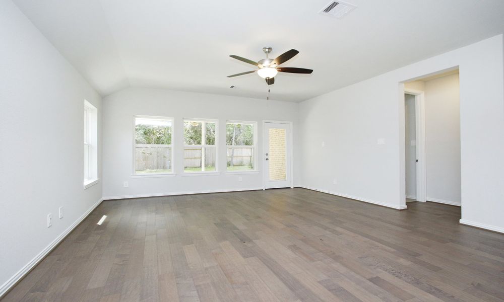 Representative unfurnished interior of a home built from the Enclave Series - Fiji by DRB Homes in Meyer Ranch – Premier, New Braunfels (Image 17).