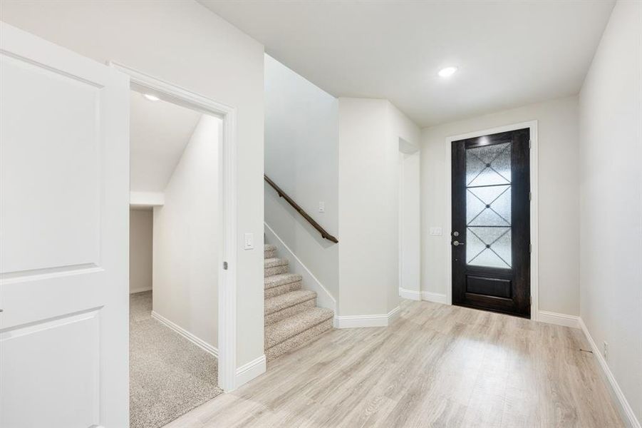 Spacious, unfurnished interior of a new home in Star Ranch, Godley (Image 31).