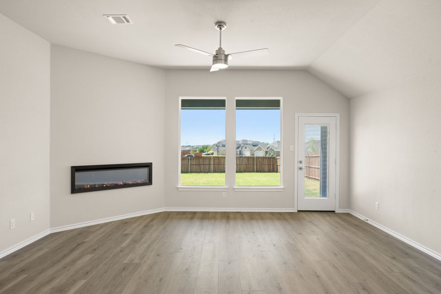 Spacious, unfurnished interior of a new home in Hunters Ridge, Crowley (Image 16).