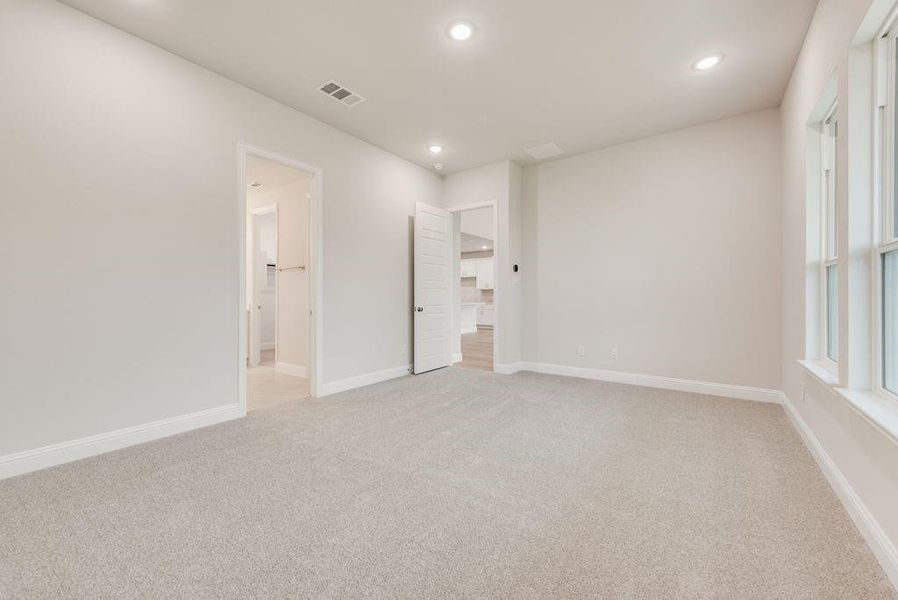Spacious, unfurnished interior of a new home in Wildflower Ranch, Fort Worth (Image 24).