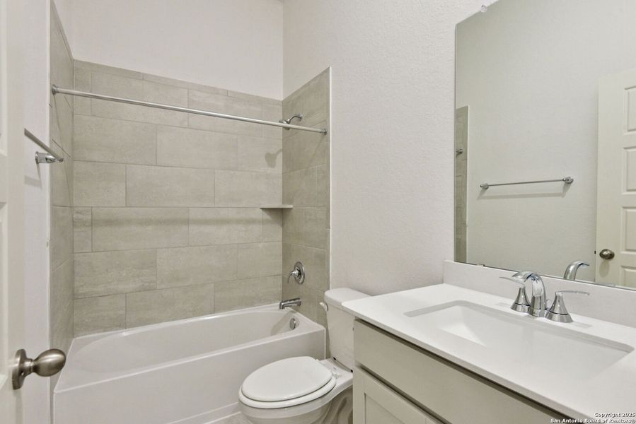 Furnished interior view inside a new home in Fox Falls, Boerne (Image 9).