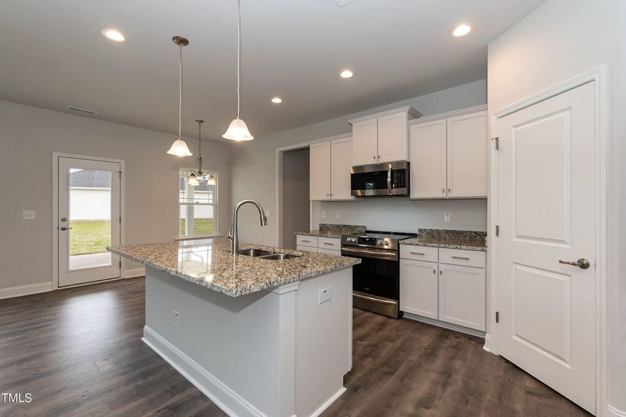 Representative furnished interior of a home built from the 2913 by Adams Homes in Hidden Pines, Cameron (Image 6).