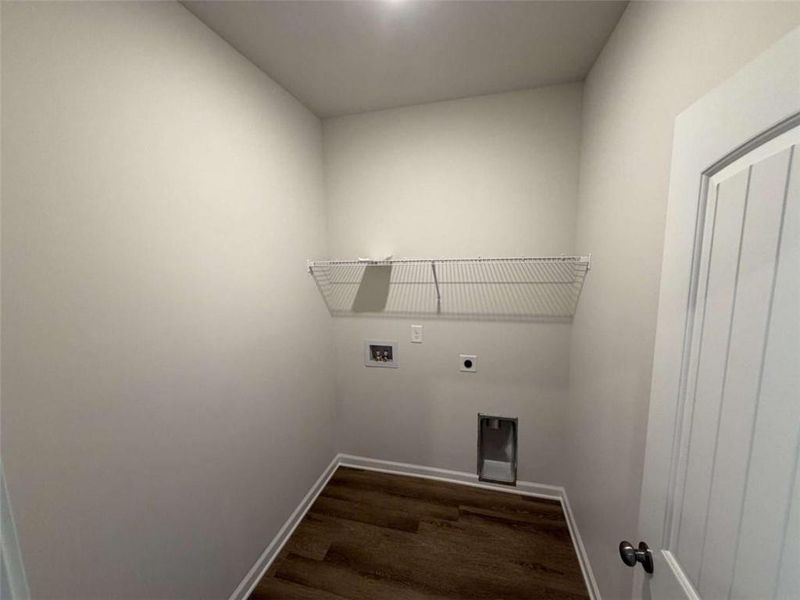 Spacious, unfurnished interior of a new home in , Eastanollee (Image 13).