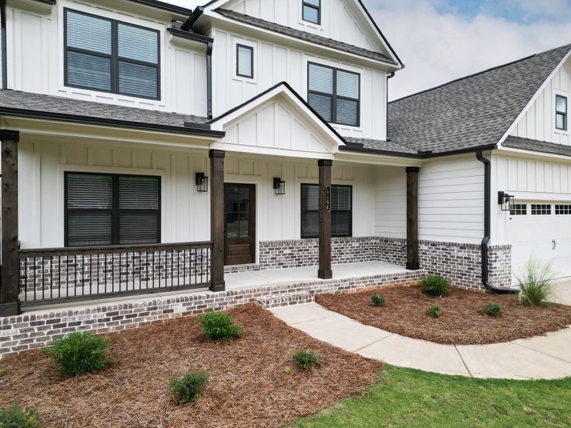 Exterior details and patio area of a home in Red Oak Ridge, Loganville (Image 2).