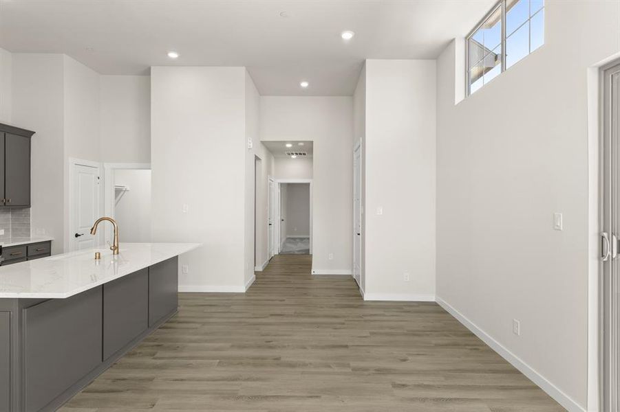 07. 644 Oakridge - Dining (2)