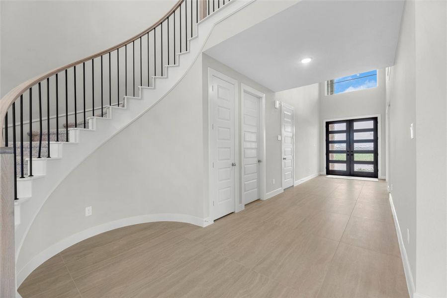 Spacious, unfurnished interior of a new home in Brookewater, Rosenberg (Image 8).