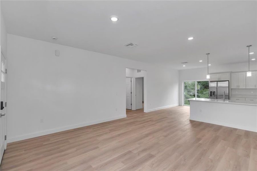 Spacious, unfurnished interior of a new home in , Ocala (Image 34).