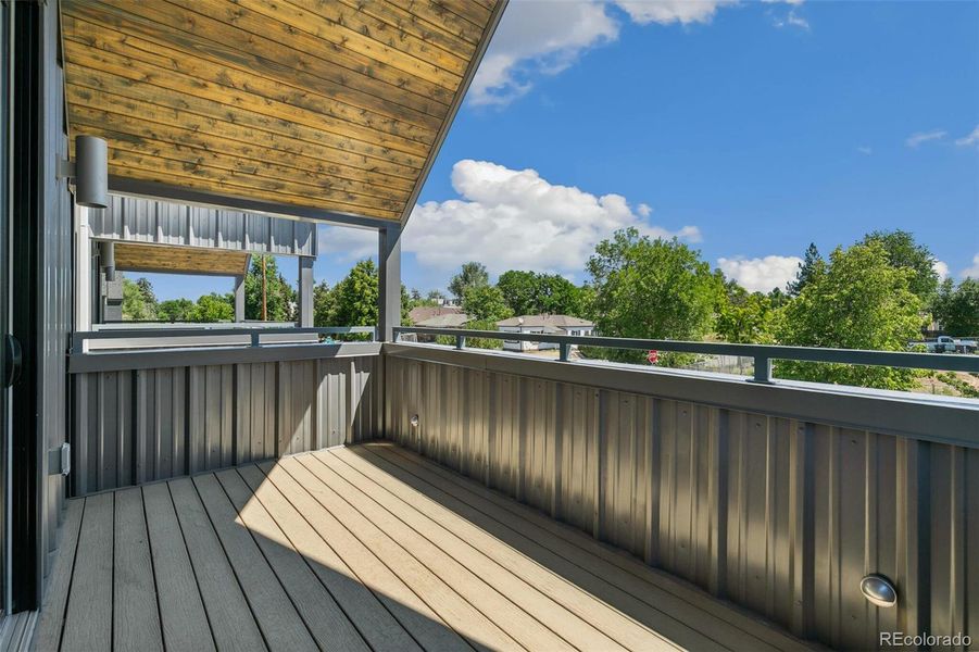 Upper Internal Trex Rain Drainage System! Keeps lower patios dry!