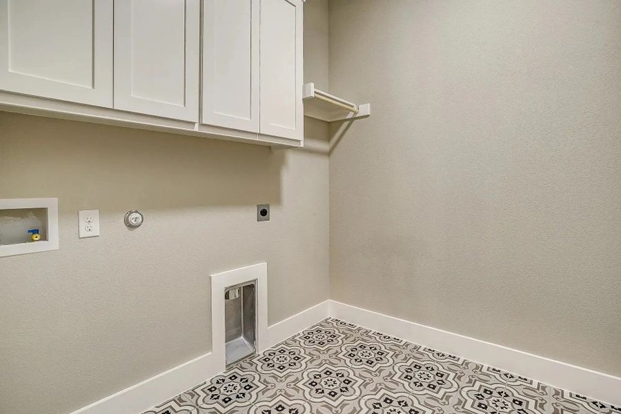 Representative furnished interior of a home built from the The Colin by Elmwood Custom Homes in Aledo Heights, Aledo (Image 35).