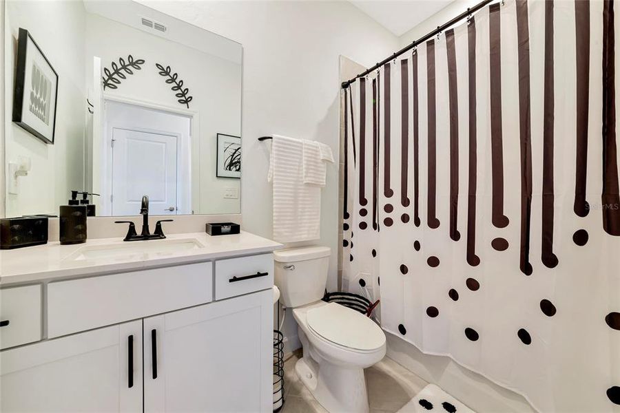 Furnished interior view inside a new home in Lorraine Lakes at Lakewood Ranch, Lakewood Ranch (Image 34).
