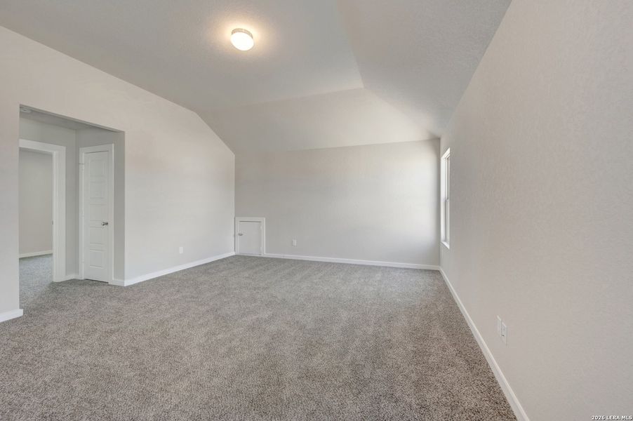 Spacious, unfurnished interior of a new home in Winding Brook, San Antonio (Image 48).