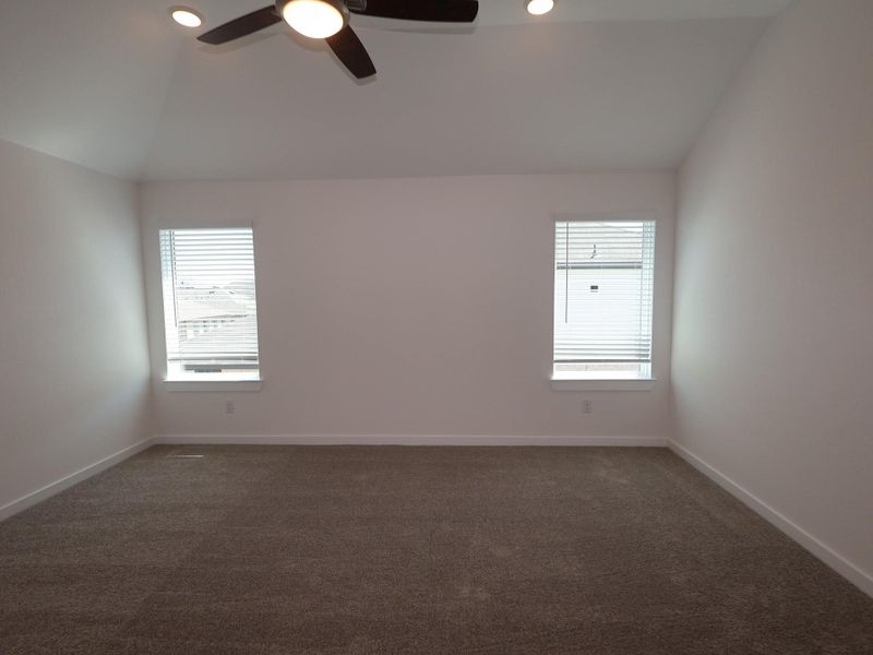 Spacious, unfurnished interior of a new home in Miller's Pond, Rosenberg (Image 19).