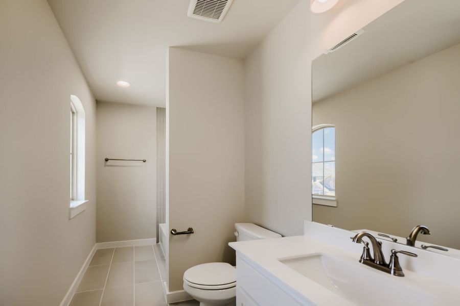 1636 Corrnwall - Full Bathroom 1636 Corrnwall - Full Bathroom