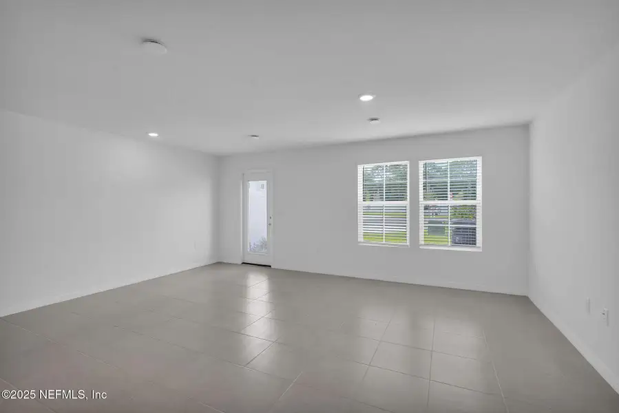 Spacious, unfurnished interior of a new home in Normandy Pines, Jacksonville (Image 16).