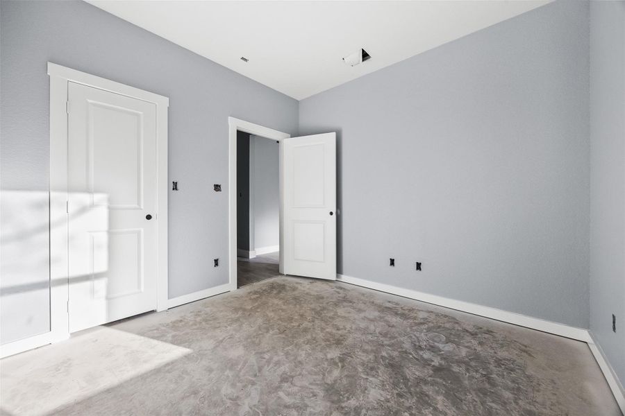 Spacious, unfurnished interior of a new home in , Willis (Image 20).