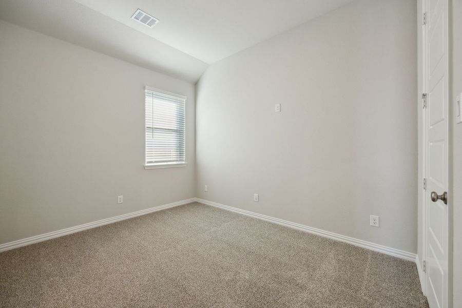 Spacious, unfurnished interior of a new home in Summer Crest, Fort Worth (Image 25).