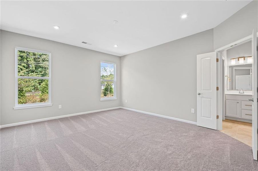 Spacious, unfurnished interior of a new home in Laurel Farms, Dallas (Image 17).