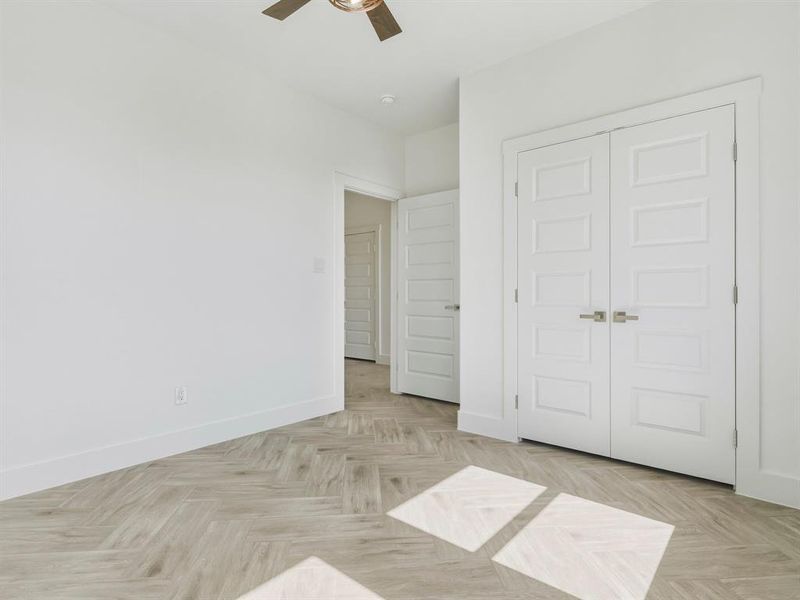 Spacious, unfurnished interior of a new home in , Granbury (Image 19).