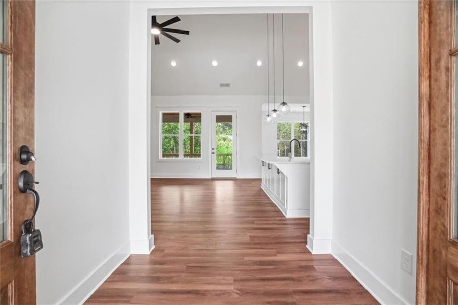 Spacious, unfurnished interior of a new home in , Jasper (Image 19).