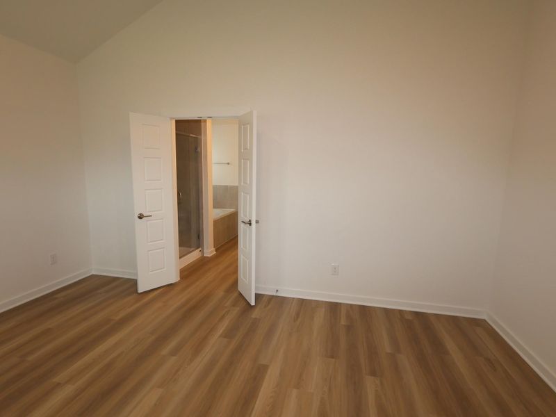Spacious, unfurnished interior of a new home in Miller's Pond, Rosenberg (Image 26).