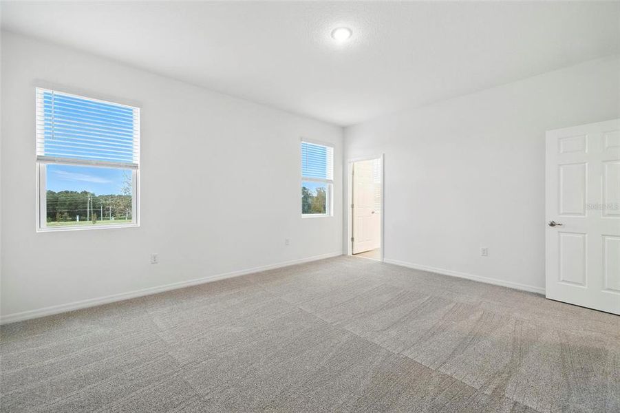 Spacious, unfurnished interior of a new home in Eagletail Landings, Howey-in-the-Hills (Image 10).