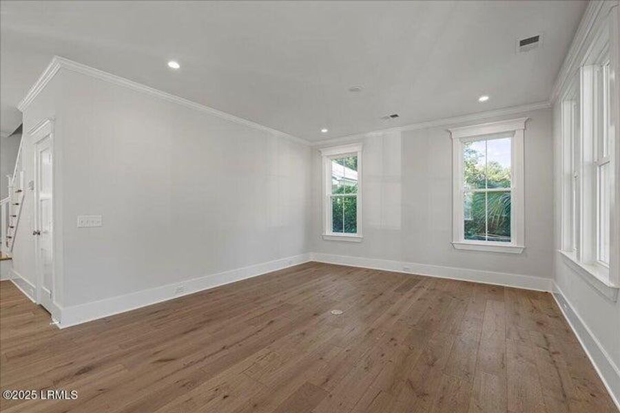 Spacious, unfurnished interior of a new home in , Beaufort (Image 13).