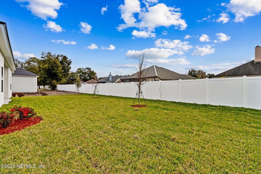 Exterior details and patio area of a home in Sandy Ridge, Yulee (Image 15).