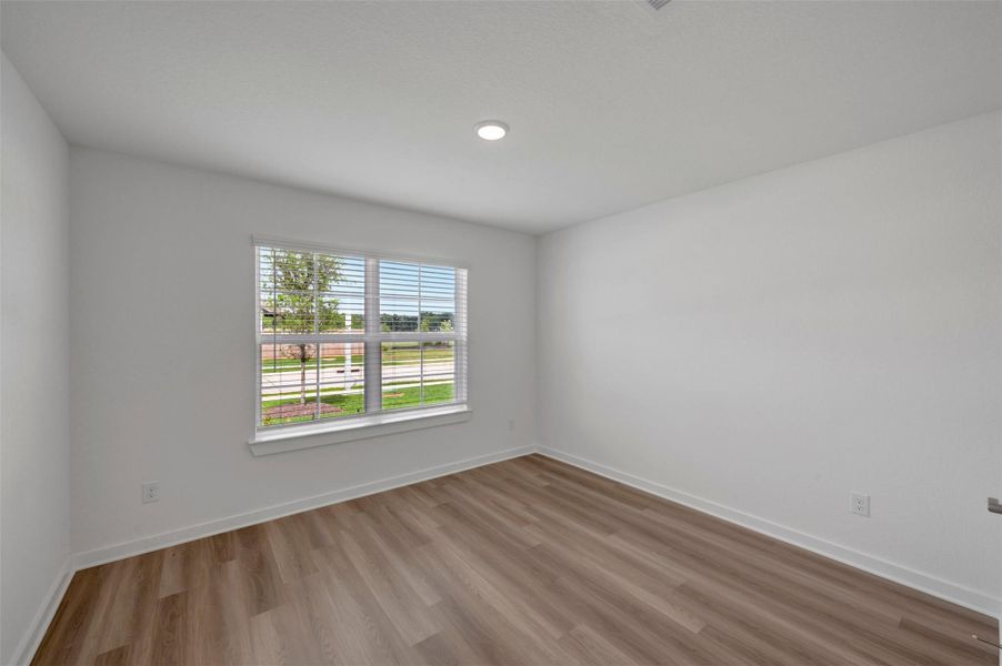 Spacious, unfurnished interior of a new home in Ambrose, La Marque (Image 14).