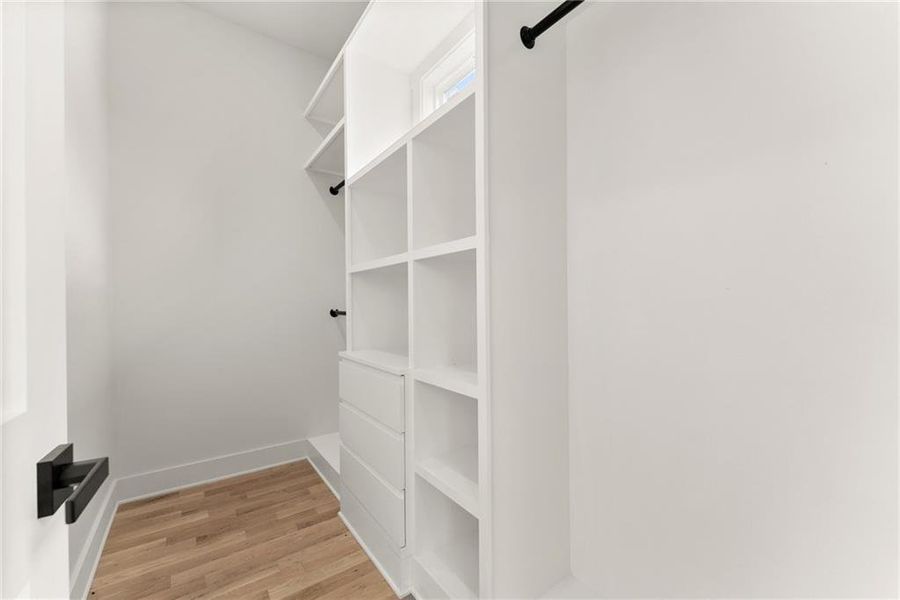 Spacious, unfurnished interior of a new home in , Clermont (Image 31).