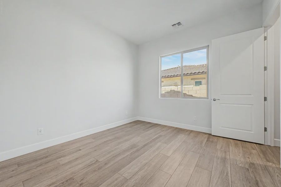 Spacious, unfurnished interior of a new home in Bellero Estates, Queen Creek (Image 25).