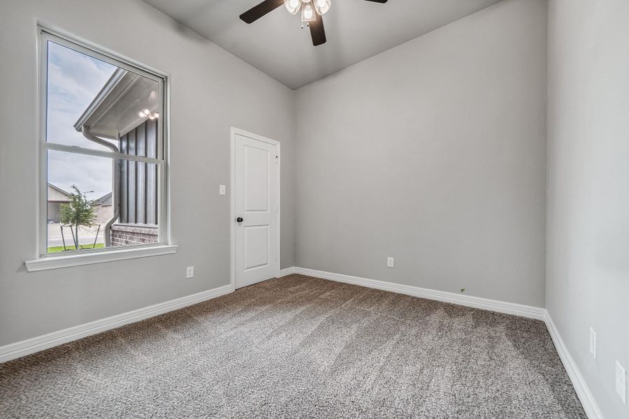 **Photos are sample photos of similar plan. Colors and features might vary**