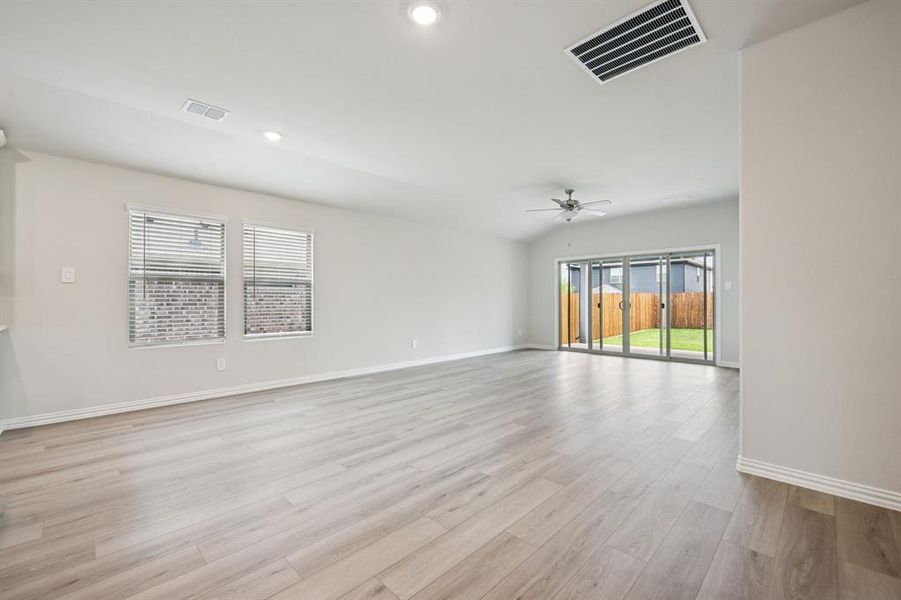 Spacious, unfurnished interior of a new home in Westmoor, Sherman (Image 21).