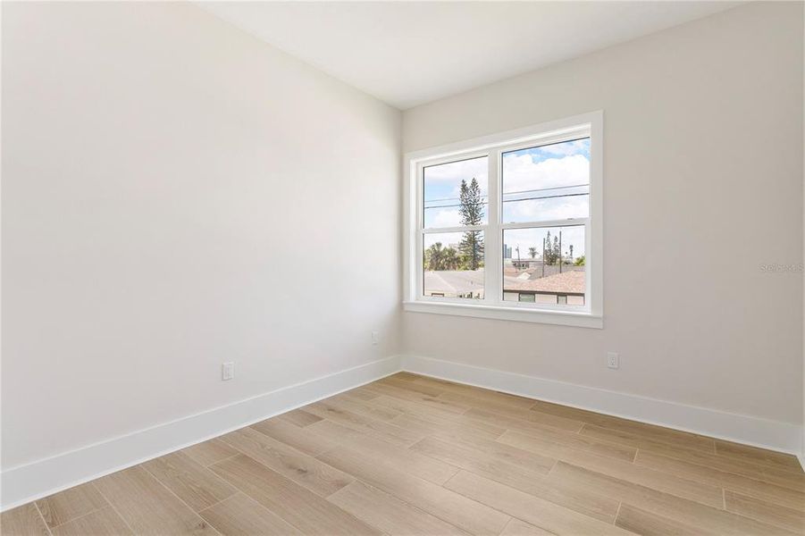 Spacious, unfurnished interior of a new home in , St. Petersburg (Image 19).