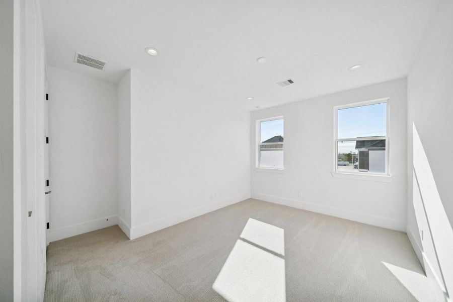 Spacious, unfurnished interior of a new home in West 21st Residences, Houston (Image 22).