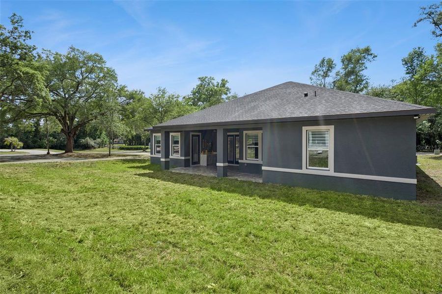 Exterior details and patio area of a home in , Apopka (Image 37).