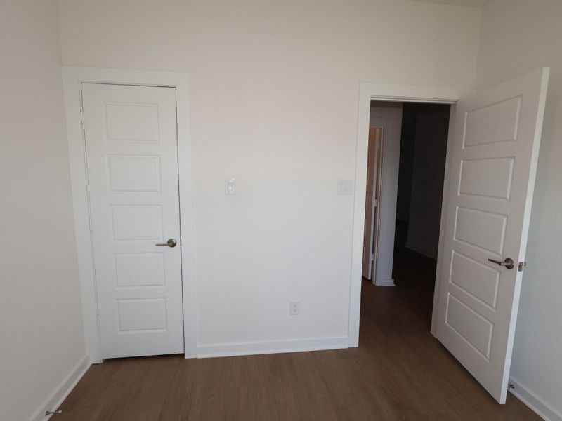 Spacious, unfurnished interior of a new home in Miller's Pond, Rosenberg (Image 28).