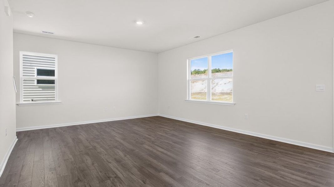 Spacious, unfurnished interior of a new home in Martin Farms, Aberdeen (Image 16).