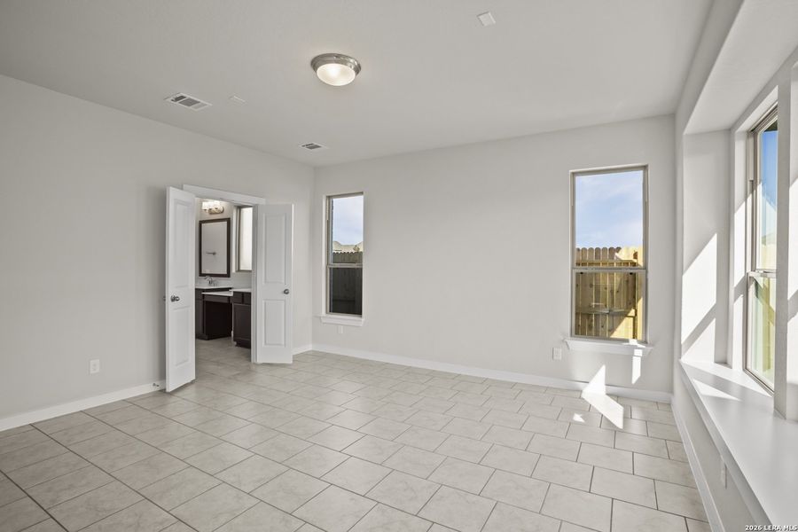 Spacious, unfurnished interior of a new home in Stillwater Ranch, San Antonio (Image 30).