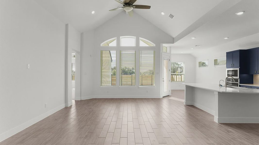 Spacious, unfurnished interior of a new home in Highland Village, Georgetown (Image 13).