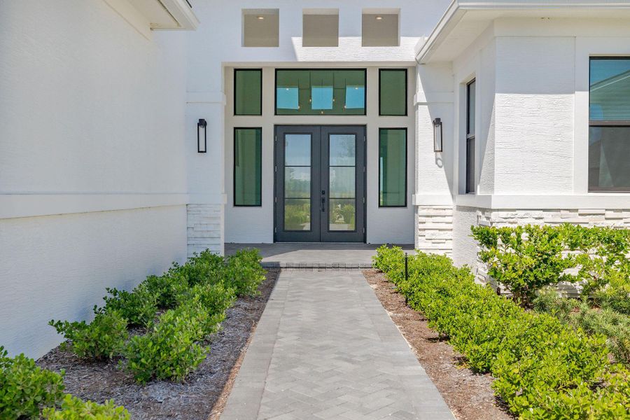 Exterior details and patio area of a home in , Port St. Lucie (Image 3).