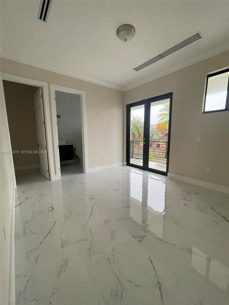 Spacious, unfurnished interior of a new home in , Miami (Image 11).