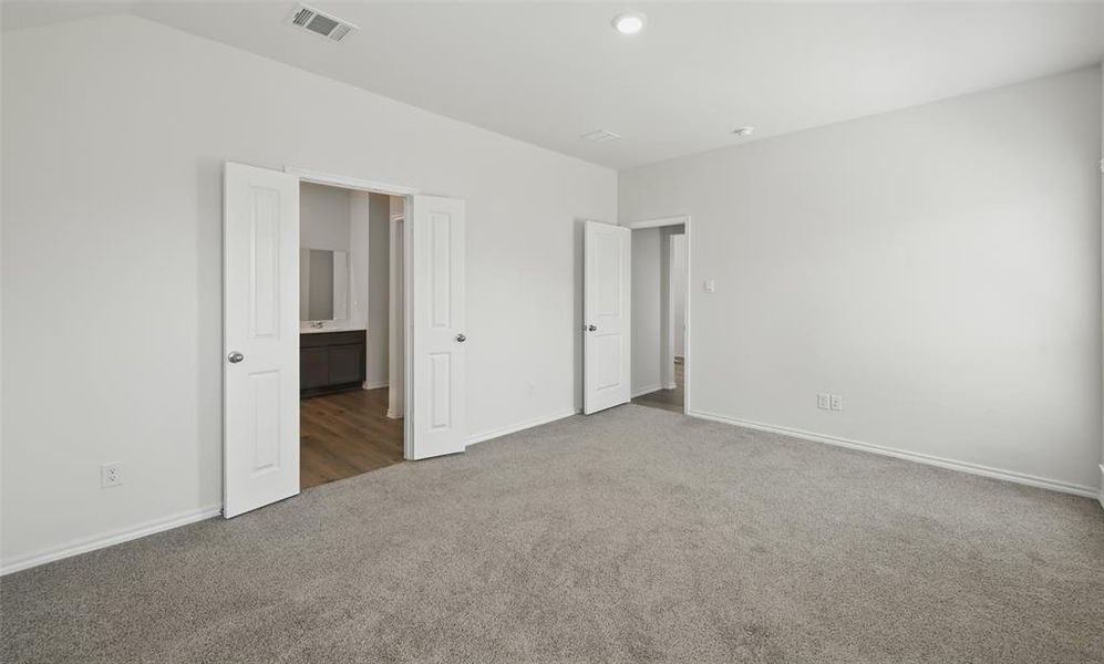 Spacious, unfurnished interior of a new home in , Lavon (Image 12).