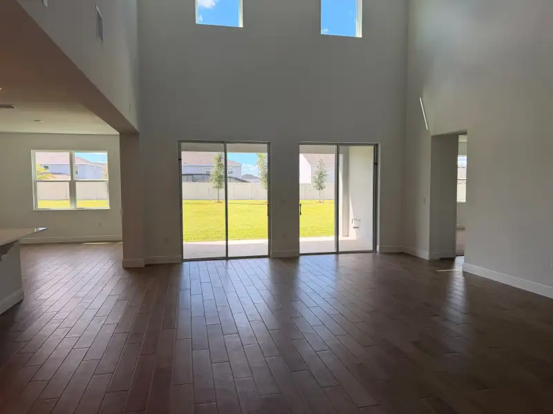 Spacious, unfurnished interior of a new home in Bargrove Estates, Mount Dora (Image 5).