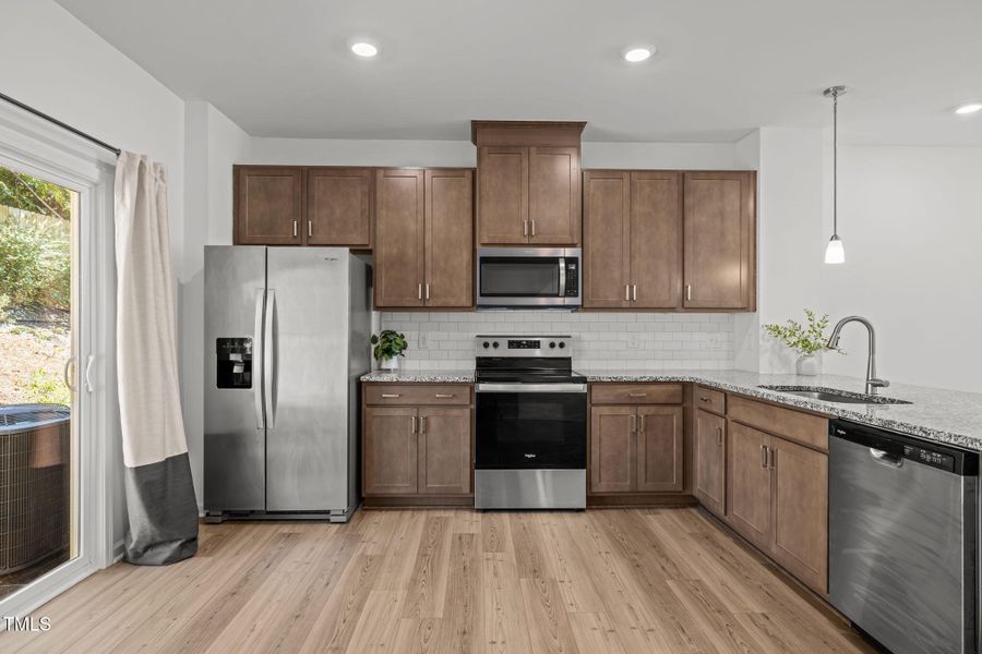 10-web-or-mls-5Z8A2305 10-web-or-mls-5Z8A2305